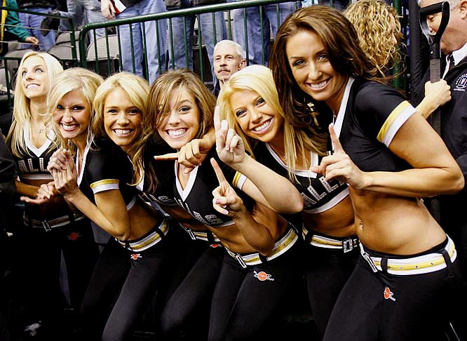 The Dallas Star's Ice Girls thinks their team is number one. Who are we to argue with them?