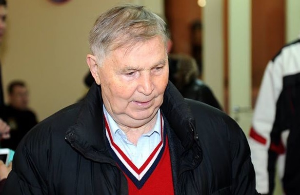 Legendary Hockey Coach Tikhonov Dies at 84